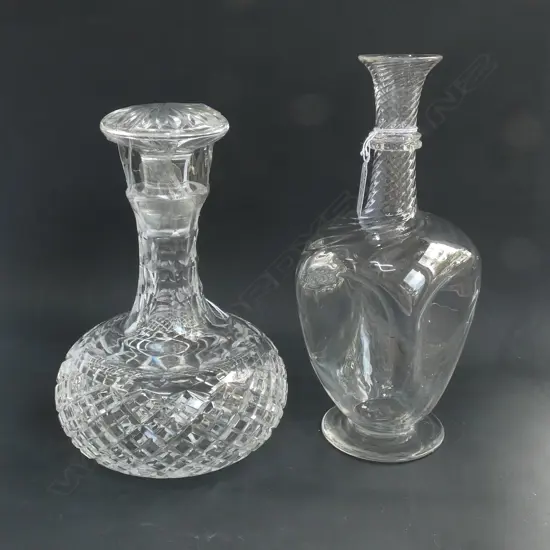 2 DECANTERS H. 250MM