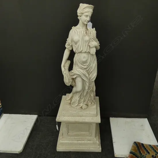 RESIN WOMAN ON PLINTH H. 900MM