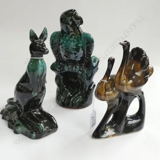 3 PCES BLUE MOUNTAIN POTTERY KANGAROO, EMUS & PARROT 