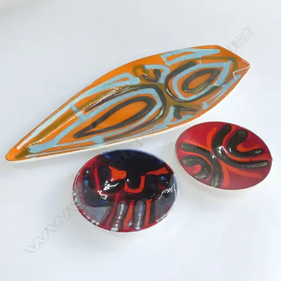 THREE PIECES OF POOLE POTTERY