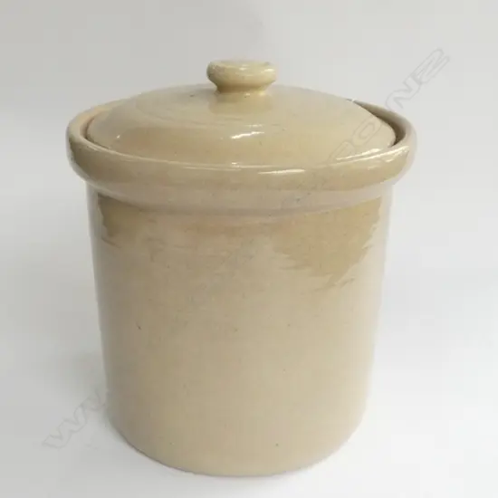TIMARU POTTERIES LIDDED CROCK H. 230MM