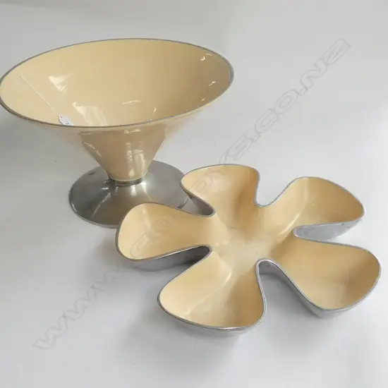 PR VINTAGE ENAMEL PIECES BOWL & SERVER