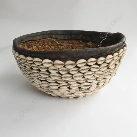 COWRIE SHELL BOWL 270MM DIA