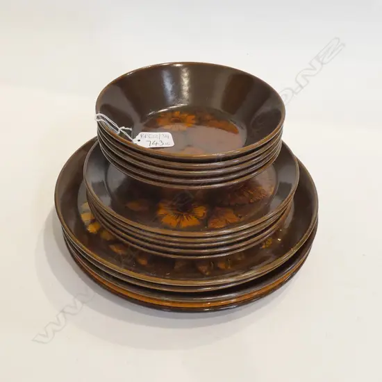 15 PCE CROWN LYNN 'FORMA'