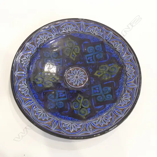 MAJOLICA ANTIQUE SPANISH? CHARGER, 270MM