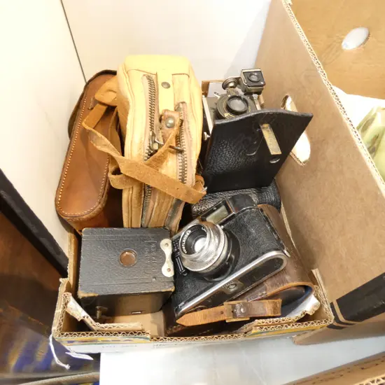 COLLECTION ASST VINTAGE CAMERAS; KODAKS, VITO 