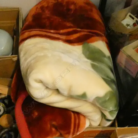 DECORATIVE BLANKET APPROX 220 X 240CM