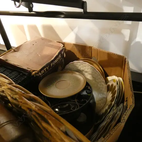 LOT ASST FONDUES /RETRO PLATES/C/LYNN ETC