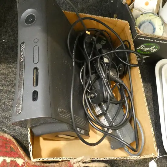 BOX LOT X BOX 360 & 2 CONTROLLERS 