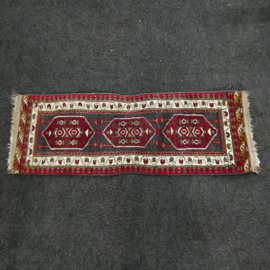 HAND KNOTTED ALL WOOL IRANIAN SMALL RUNNER 1400 X 520MM