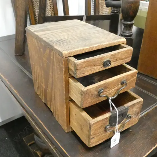 VINTAGE JAPANESE COLLECTORS BOX H. 190MM