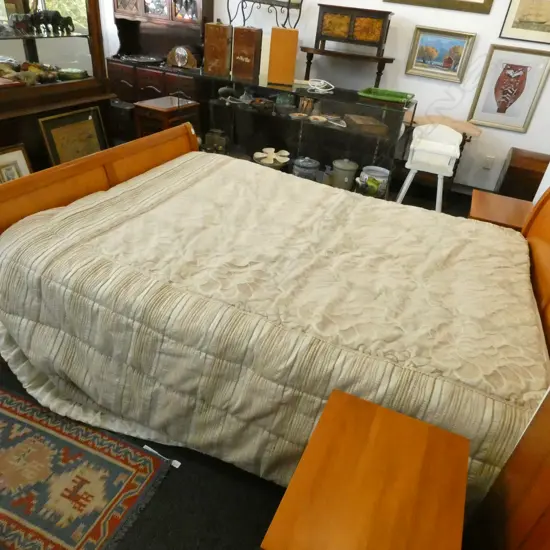 ITALIAN MADE SUPER KING COMFORTER APPROX 280 X 330CM