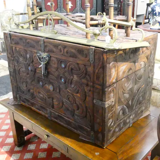 LARGE CARVED MAORI BOX W. 995MM H. 590MM D. 600MM 