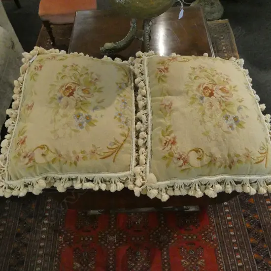 PR NEEDLEWORK TASSELED CUSHIONS L. 560MM