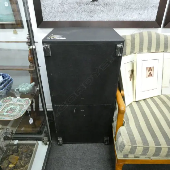 METAL SAFE WITH KEY 1040 X 520MM