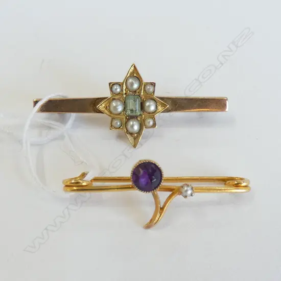 2 x 9ct GOLD BROOCHES (TOTAL 5.1gm)