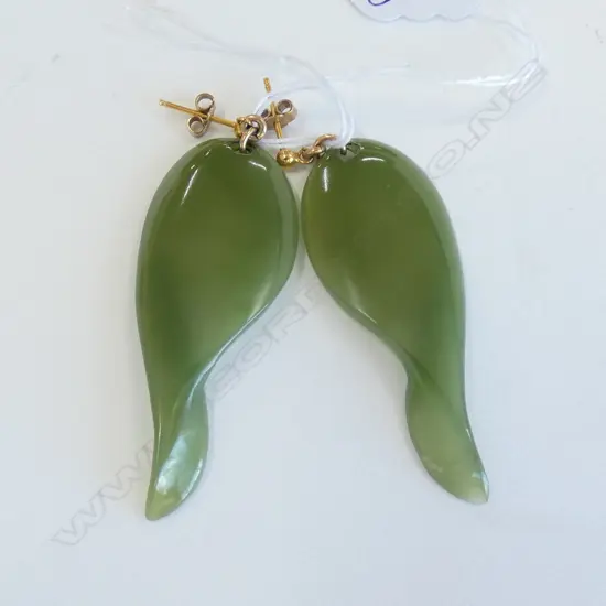 PAIR GREENSTONE EARRINGS