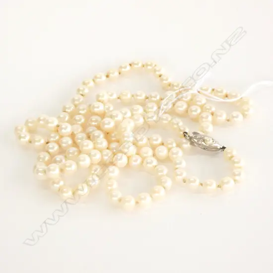 LONG CULTURED PEARL NECKLACE WITH SILVER CLASP