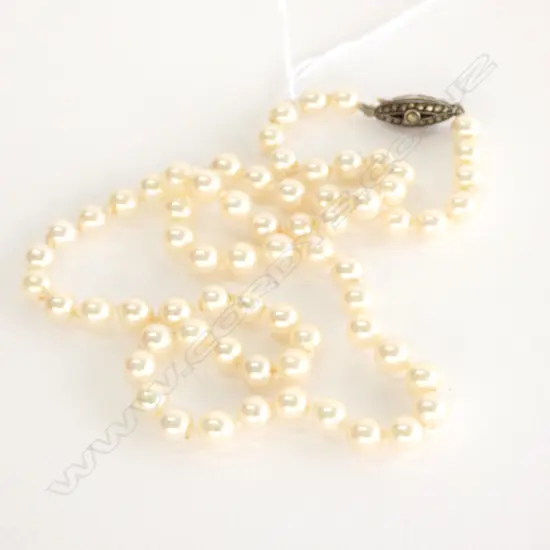 CULTURED PEARL NECKLACE WITH MARACISTE CLASP