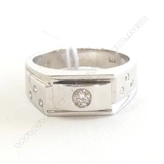 MODERN 9CT WHITE GOLD 7 DIAMOND RING INS. $1200