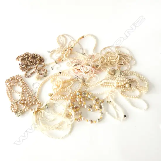 COLLECTION COSTUME AND SEED PEARLS 