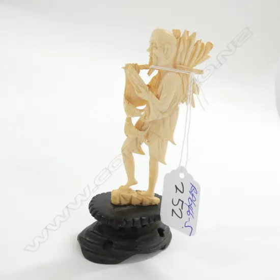 IVORY CARVED FISHERMAN ON STAND H.135mm