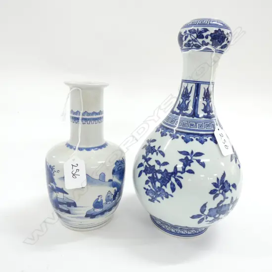 2 ORIENTAL B/W VASES H. 260MM