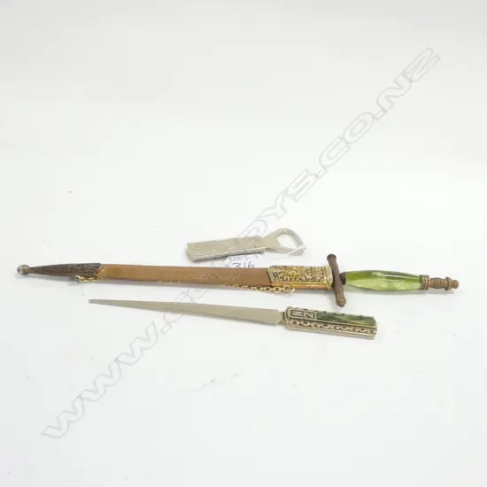 2 LETTER KNIVES+ BOTTLE OPENER