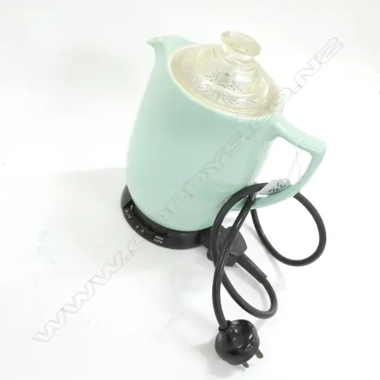 A VINTAGE RUSSELL HOBBS C/LYNN? COFFEE POT