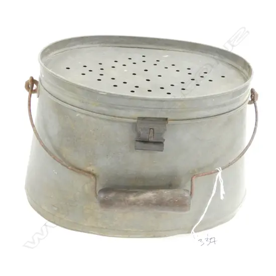 OLD TIN FISHING BAIT TIN