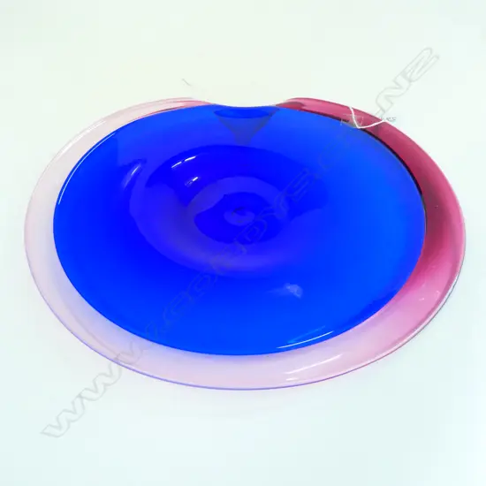 ART GLASS DISH HAND BLOWN. BLUE W RED RIM Dia.330mm