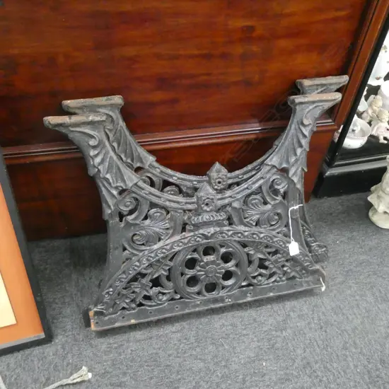 PR OF HEAVY CAST IRON BENCH ENDS