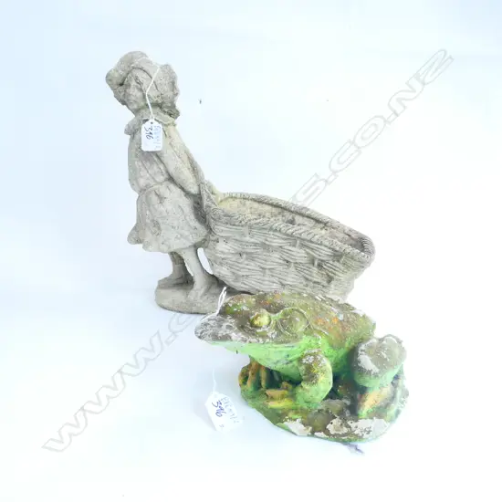 CEMENT GIRL WITH BASKET L. 300MM & FROG