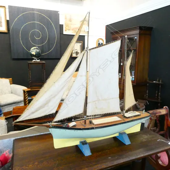 LARGE VINTAGE POND YACHT L 1100 MM