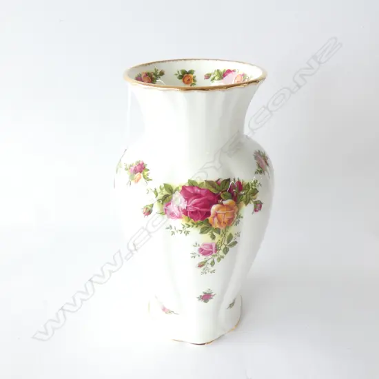ROYAL ALBERT OLD COUNTRY ROSES MONTROSE VASE 225MM