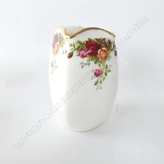 ROYAL ALBERT OLD COUNTRY ROSES 17CM SQUARE VASE