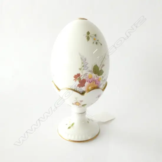 ROYAL CROWN DERBY DECORATED EGG C/W GOLD BUTTON AND DISPLAY HOLDER