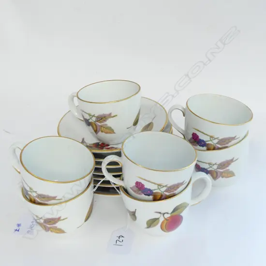 7 R/WORCESTER EVESHAM COFFEE CUPS & SAUCERS