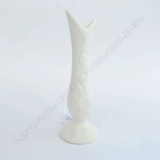 CROWN LYNN SMALL WHITE BUD VASE #.512.