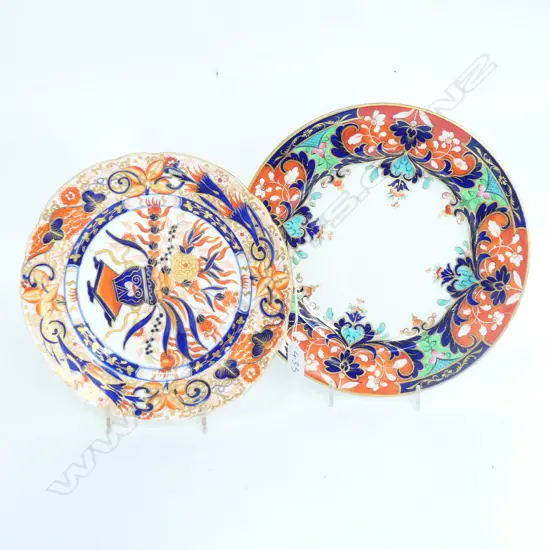 2 IMARI PLATES; ONE CHAMBERLAINS 250MM DIA