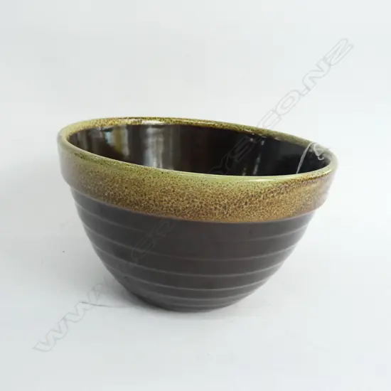 A COLOURED CROWN LYNN MIXING BOWL D 192 MM