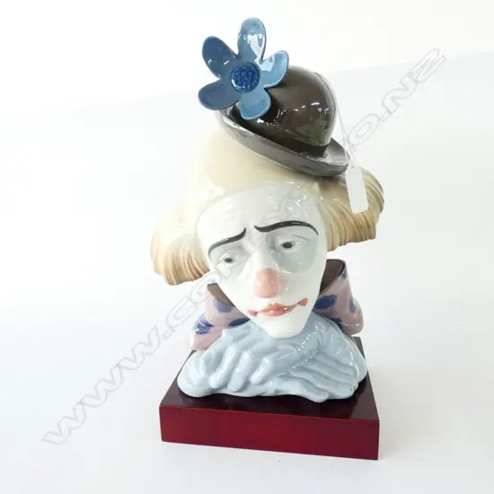 LLADRO CLOWN HEAD ON WOODEN BASE H. 300MM