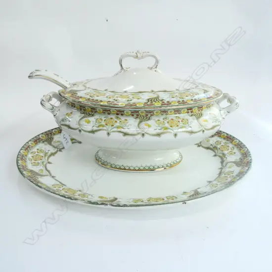 LARGE VICTORIAN ART NOUVEAU CHINA TUREEN/LADLE & LARGE ASHETTE