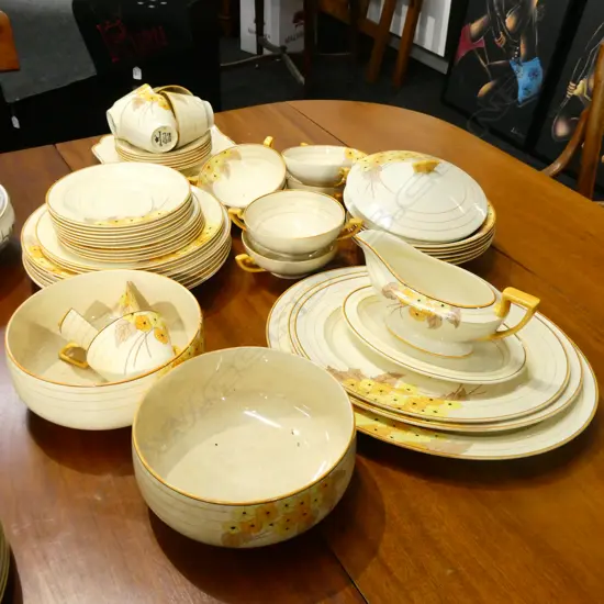 CROWN DUCAL BREEDON PART DINNER SERVICE SOME FAULTS