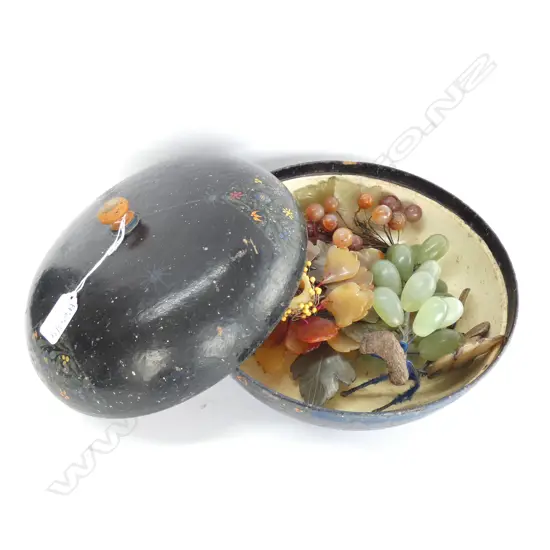 PAPIER MACHE LIDDED BOX WITH STONE GRAPES 