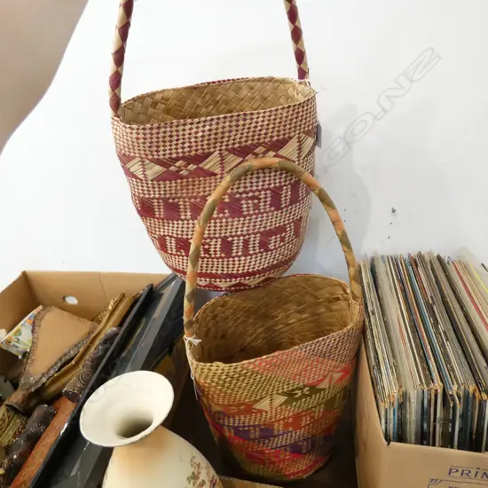 2 PITCAIRN ISLAND BASKETS H. 570MM