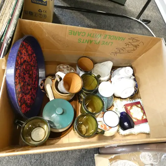 BOX OF ASSORTED CHINA/GLASS/POTTERY ETC