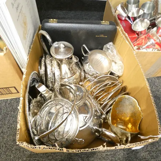 BOX LOT ASST. EPNS INCL. CASED FISH KNIVES SET