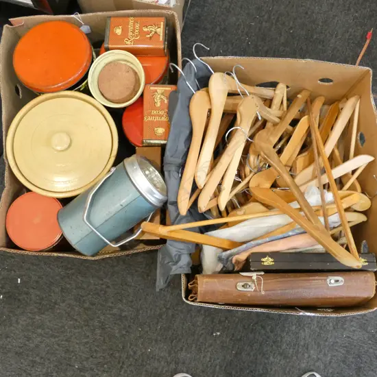 BOX WOOD COATHANGERS ETC/BOX VINTAGE TINS CROCK ETC
