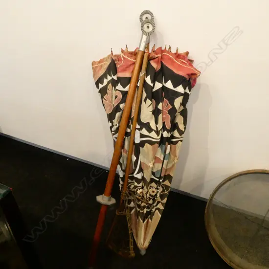 VINTAGE SUN UMBRELLA, OLD LACROSE STICK & VINTAGE GARDEN SIEVE